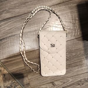EUC Badgley Mischka Quilted Pearl Strap Phone Crossbody - White 4 1/2" X 7 3/4"